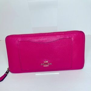 COACH Fuchsia Pink Leather 9 slot Wallet Medium size